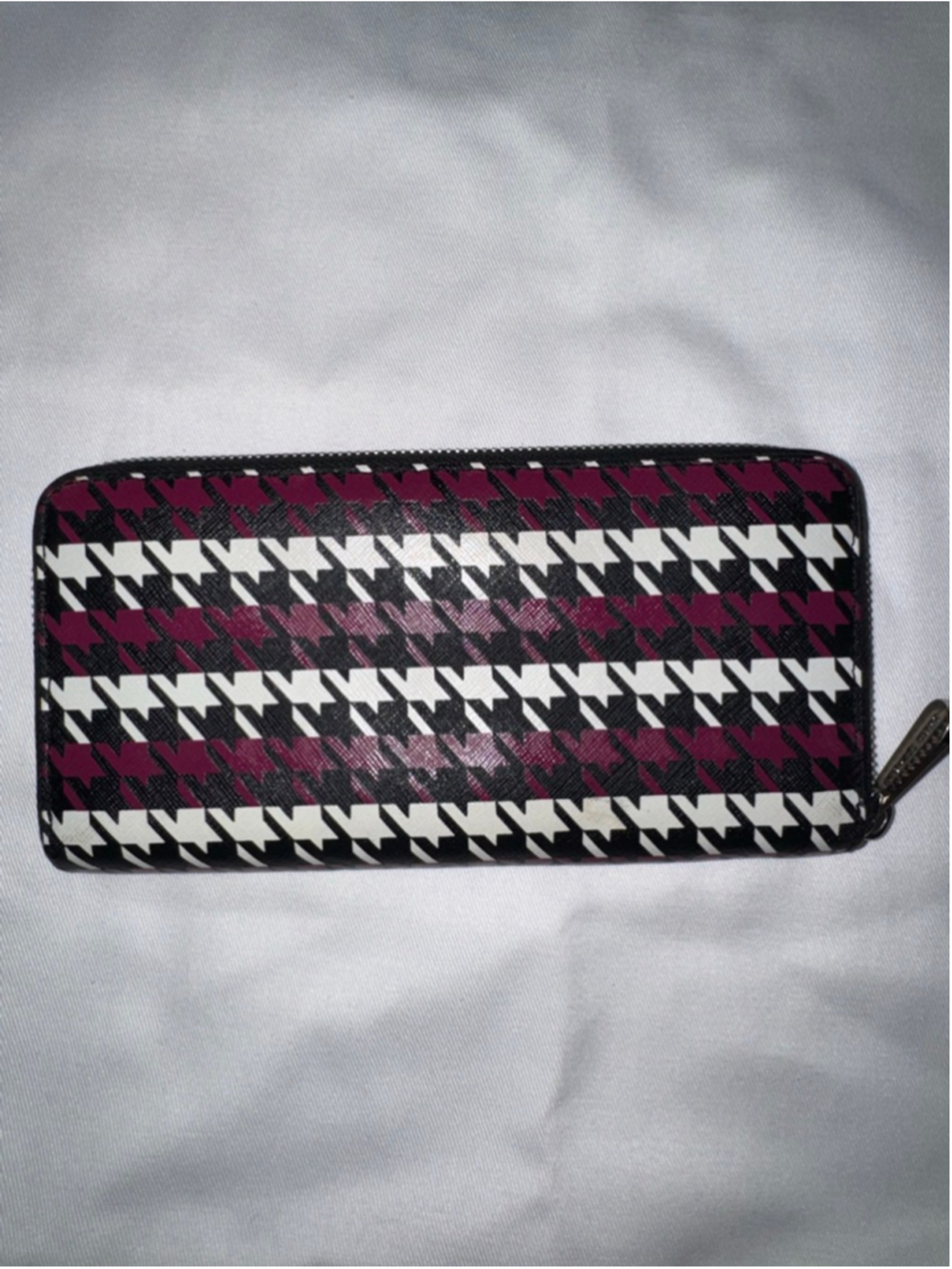 Michael Kors Houndstooth Zip Around Wallet Black White Pink
π€π€π - Picture 3 of 6